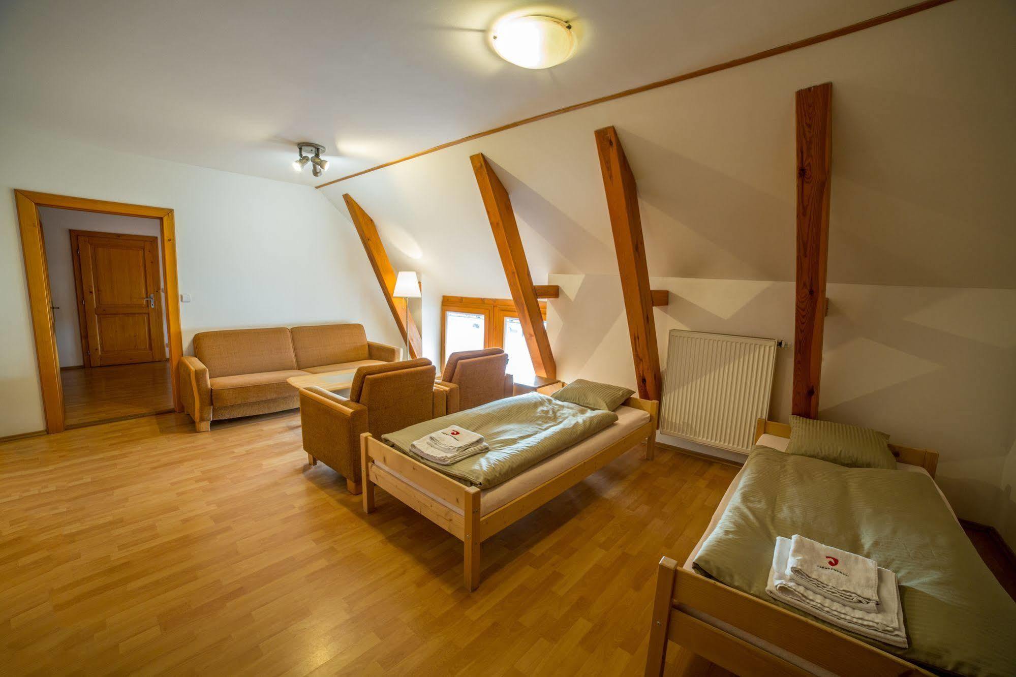 Farma Ptýrov Mnichovo Hradiste Exterior foto
