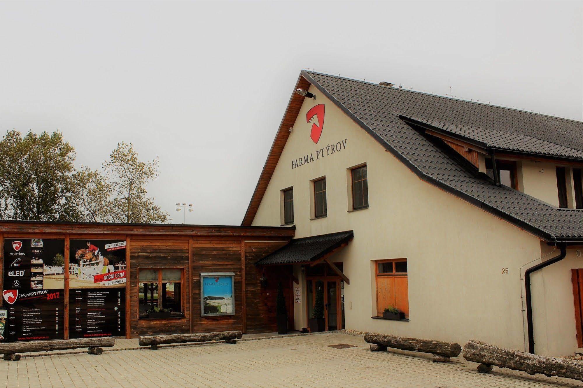 Farma Ptýrov Mnichovo Hradiste Exterior foto